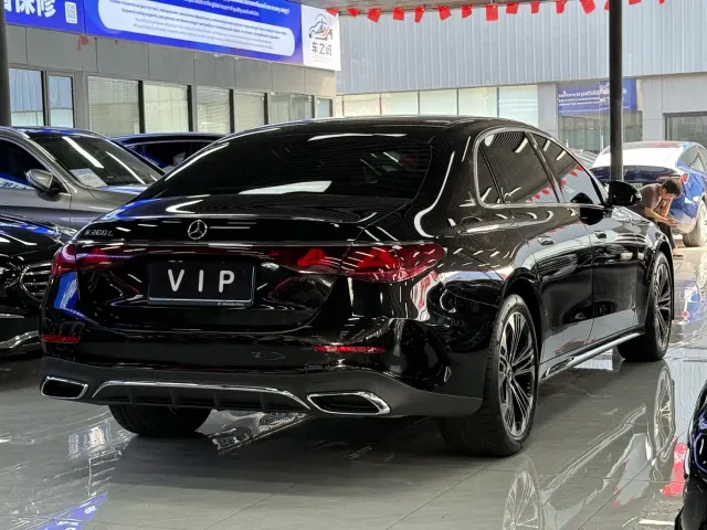 Mercedes-Benz E-Class — Фото автомобиля 12