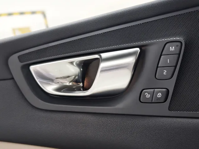 Volvo XC60 — Фото автомобиля 14
