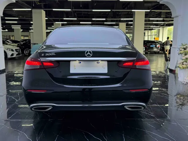 Mercedes-Benz E-Class — Фото автомобиля 11