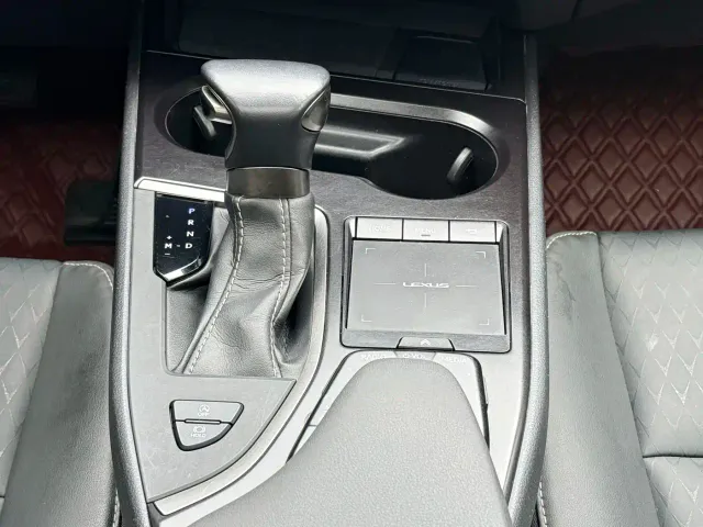 Lexus UX — Фото автомобиля 13