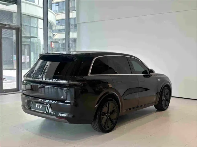 Li Auto L8 — Фото автомобиля 10