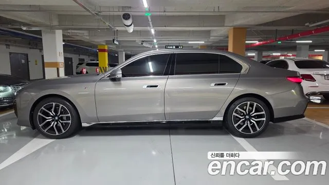 BMW 7 Series G70 — Фото автомобиля 5
