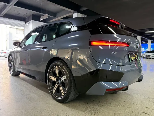 BMW iX — Фото автомобиля 12