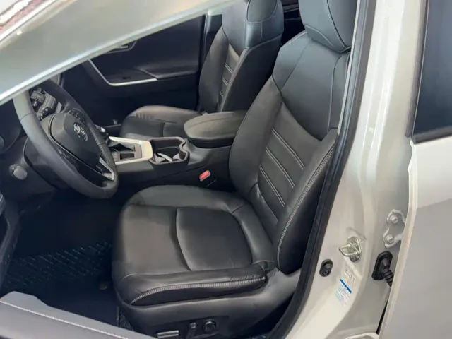 Toyota RAV4 — Фото автомобиля 7