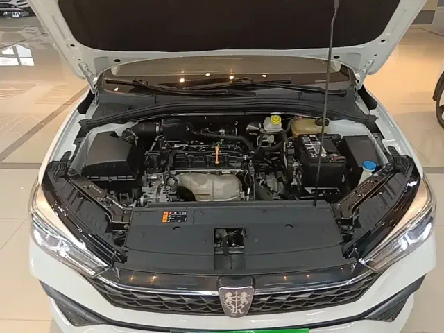 Roewe i5 — Фото автомобиля 19