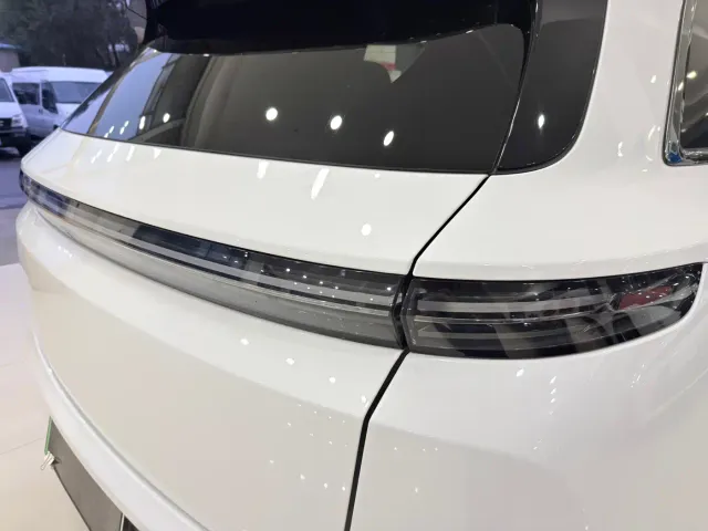 Li Auto L7 — Фото автомобиля 16