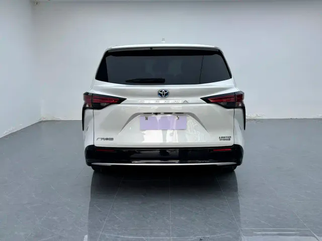 Toyota Sienna — Фото автомобиля 4