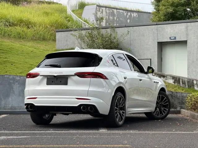 Maserati Grecale — Фото автомобиля 12