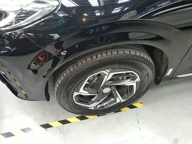Hongqi HS3 — Фото автомобиля 22