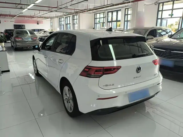 Volkswagen Golf — Фото автомобиля 4