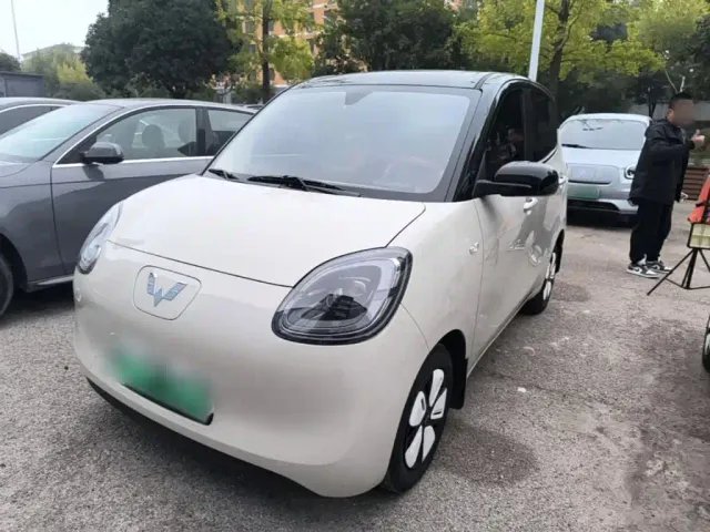 Фотография автомобиля — Wuling Hongguang Mini EV