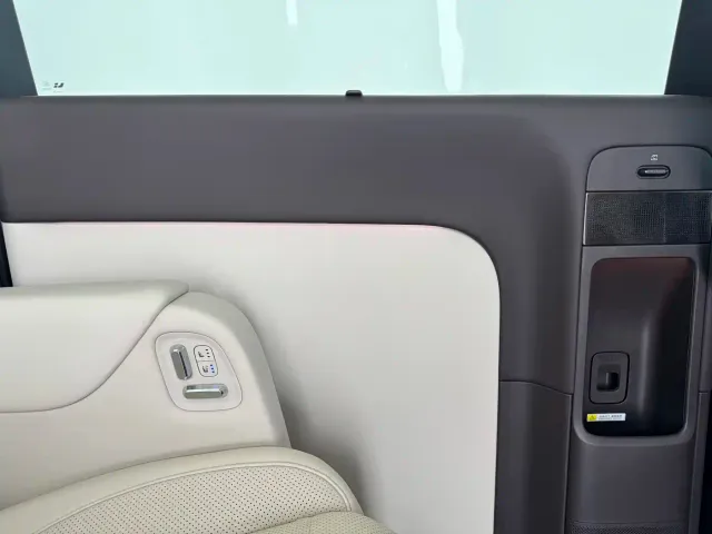 Li Auto MEGA — Фото автомобиля 11