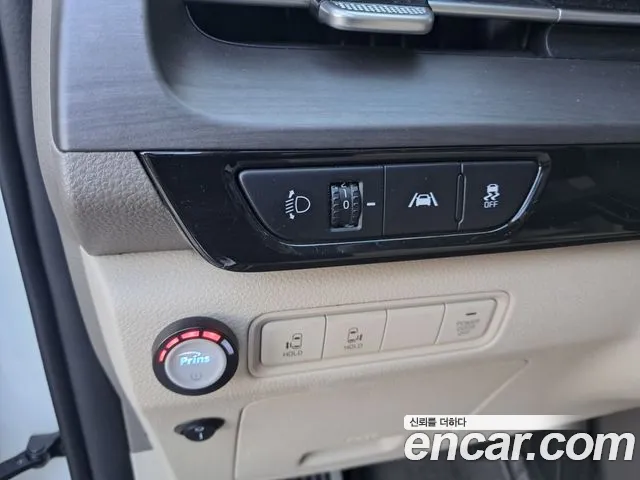 Kia Canival — Фото автомобиля 9