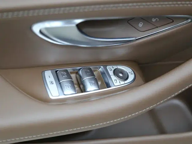Mercedes-Benz E-Class — Фото автомобиля 11