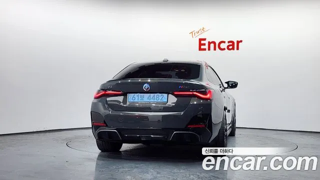 BMW i4 — Фото автомобиля 4
