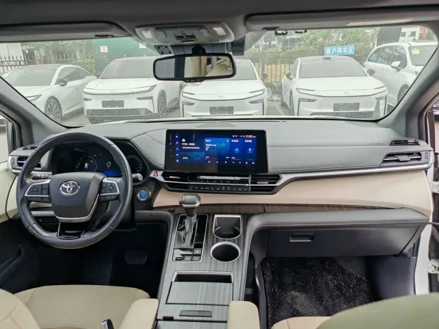 Toyota Sienna — Фото автомобиля 15