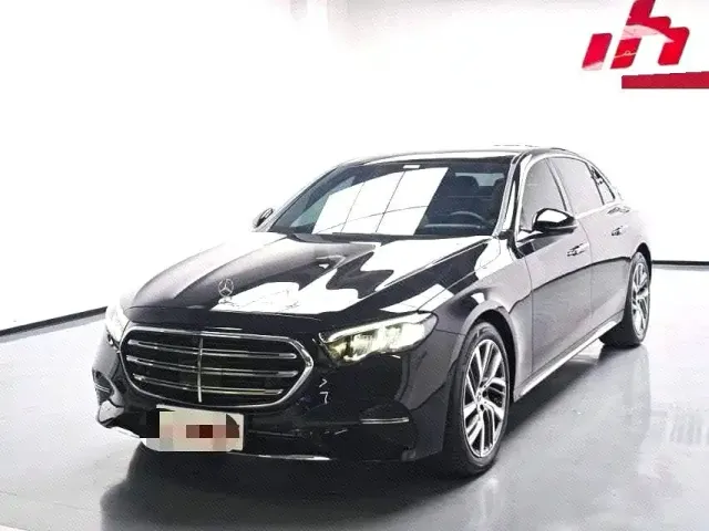 Фотография автомобиля — Mercedes-Benz E-Class