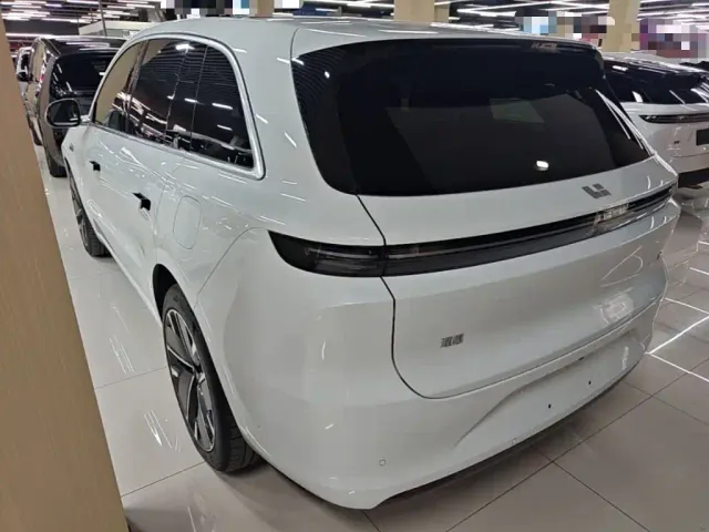 Li Auto L6 — Фото автомобиля 4