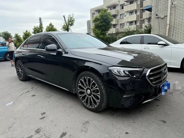 Mercedes-Benz E-Class — Фото автомобиля 2