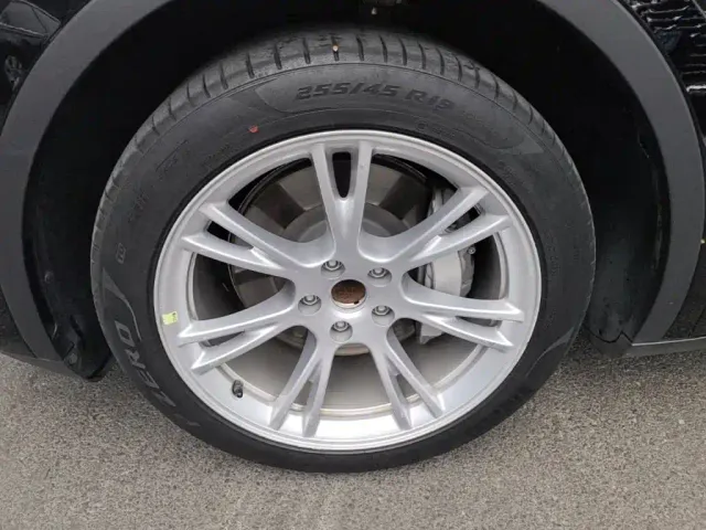 Tesla Model Y — Фото автомобиля 22