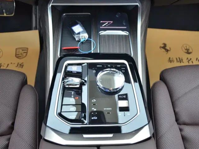 BMW 7 Series — Фото автомобиля 8