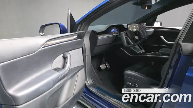 Tesla Model X — Фото автомобиля 10