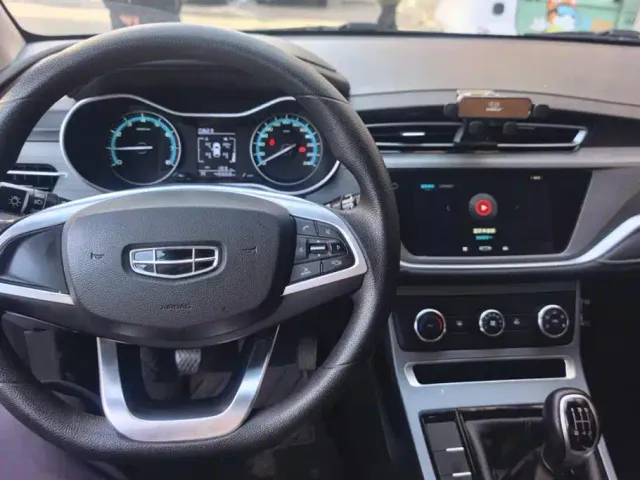 Geely Emgrand — Фото автомобиля 12