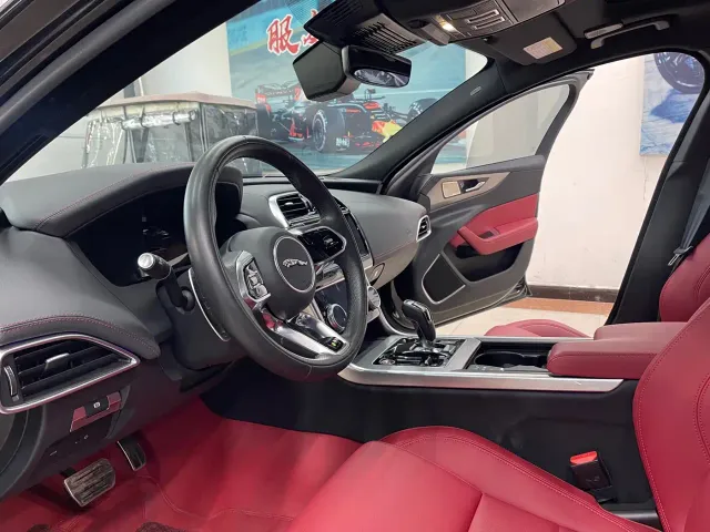 Jaguar XEL — Фото автомобиля 5