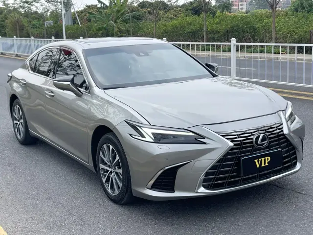 Lexus ES — Фото автомобиля 3