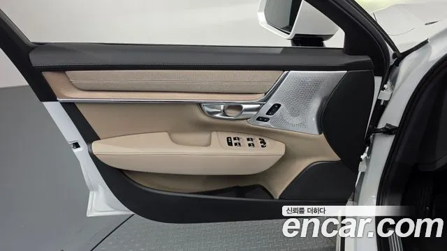 Volvo S90 — Фото автомобиля 13