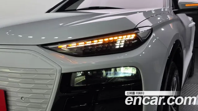 Audi Q6 e-tron — Фото автомобиля 22