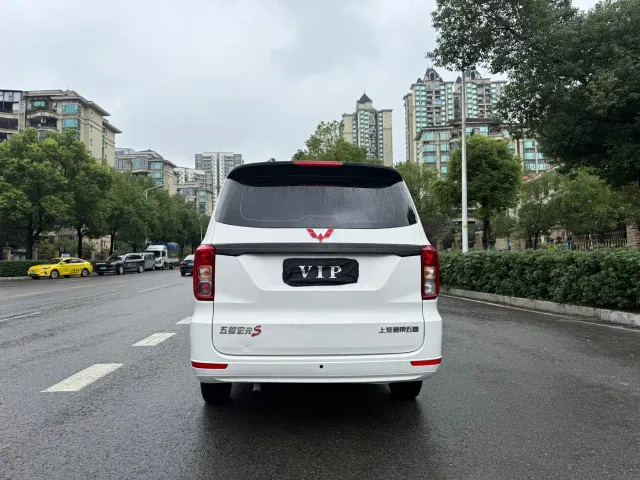 Wuling Hongguang — Фото автомобиля 9