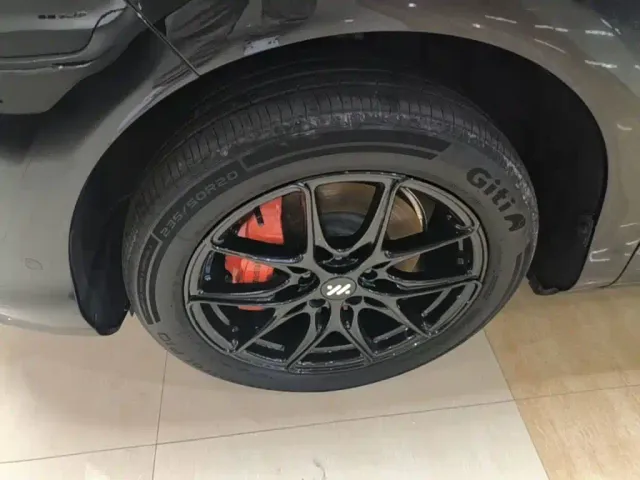 IM Motors LS6 — Фото автомобиля 22