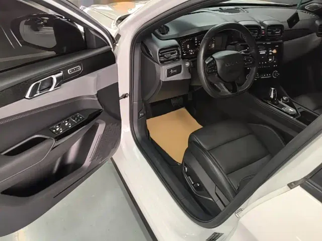 Lynk & Co 03 — Фото автомобиля 15