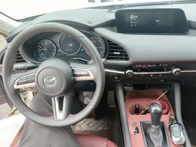 Mazda Axela — Фото автомобиля 9