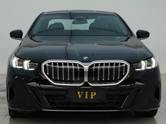 Фотография автомобиля — BMW 5 Series