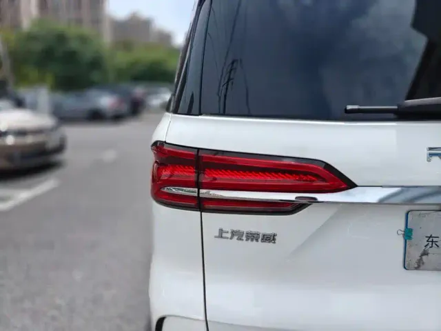 Roewe iMAX8 — Фото автомобиля 5
