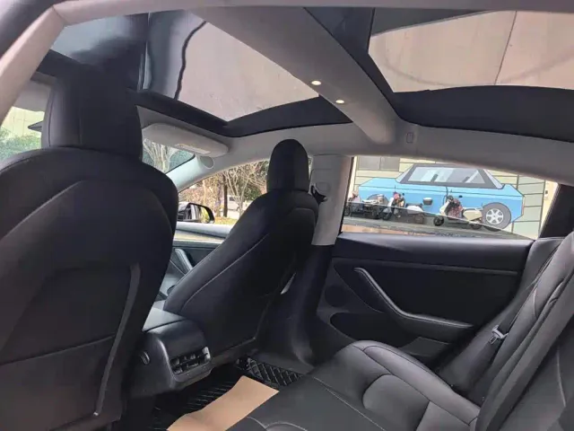 Tesla Model 3 — Фото автомобиля 8