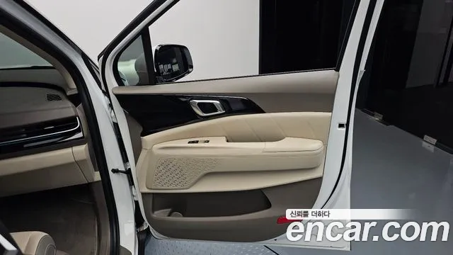 Kia Carnival Generation 4 — Фото автомобиля 25