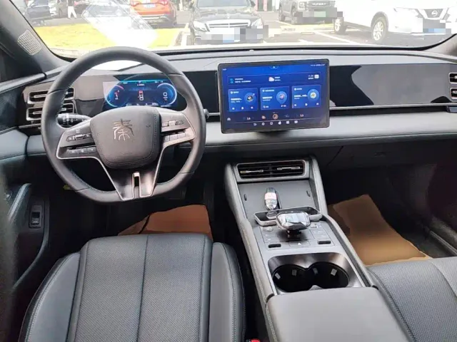 BYD Qin L — Фото автомобиля 9