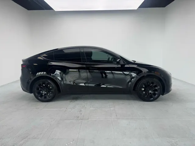 Tesla Model Y — Фото автомобиля 7