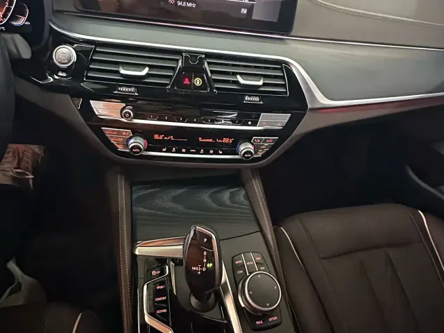 BMW 5 Series — Фото автомобиля 12