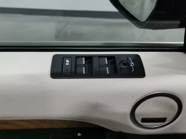 Land Rover Discovery — Фото автомобиля 9