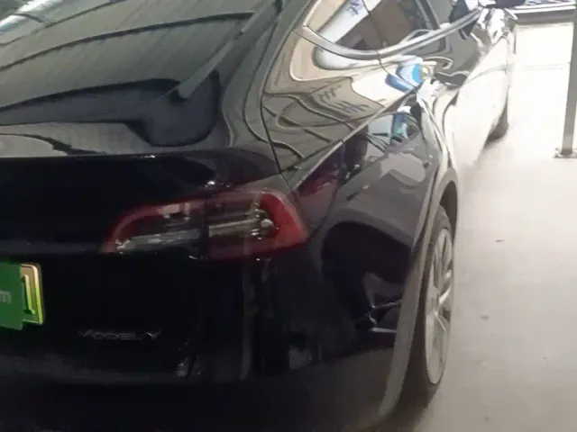 Tesla Model Y — Фото автомобиля 7