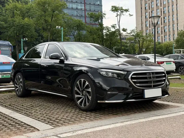 Mercedes-Benz E-Class — Фото автомобиля 3
