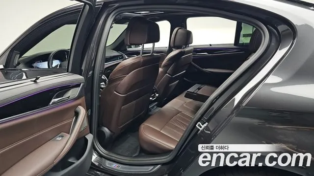 BMW 5 Series G30 — Фото автомобиля 12