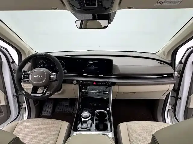 Kia Carnival — Фото автомобиля 4
