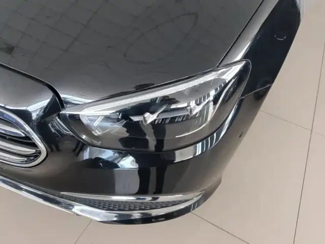 Mercedes-Benz E-Class — Фото автомобиля 5