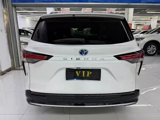 Toyota Sienna — Фото автомобиля 8