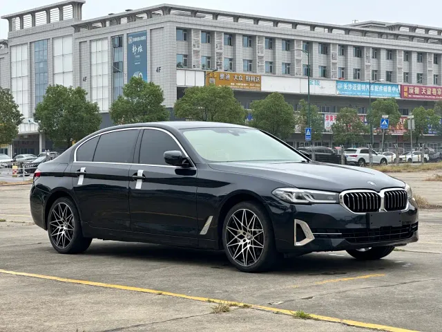 BMW 5 Series — Фото автомобиля 15